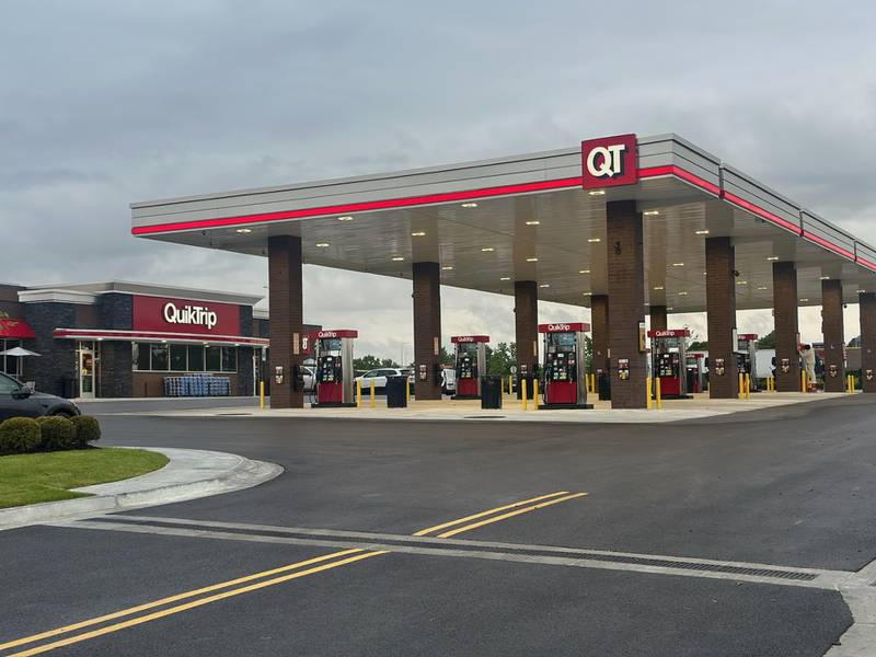 QuikTrip convenience and gasoline retailers recently opened a new travel center in Romeoville.
This 17th Illinois location is at 676 N. Weber Road, along Interstate 55 at Exit 263, and has room to service 20 cars for gas and six diesel bays for trucks,