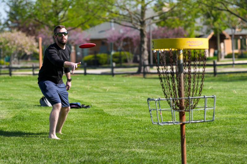 A player throws a disc to warm up before the Glen Ellyn Park District Ace Race disc golf event at Maryknoll Park in Glen Ellyn, IL on Saturday May 10th, 2025.  The Ace Race is just one of many events the Glen Ellyn Park District holds throughout the year.